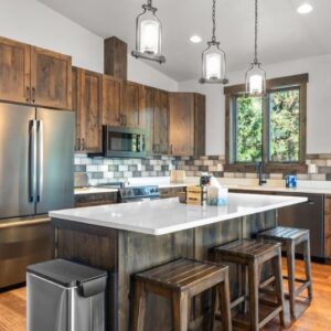 Snow Ghost Den -Beautiful Ski-in Ski-out 3BD 2.5BA Home With Private Hot Tub