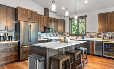 Snow Ghost Den -Beautiful Ski-in Ski-out 3BD 2.5BA Home With Private Hot Tub