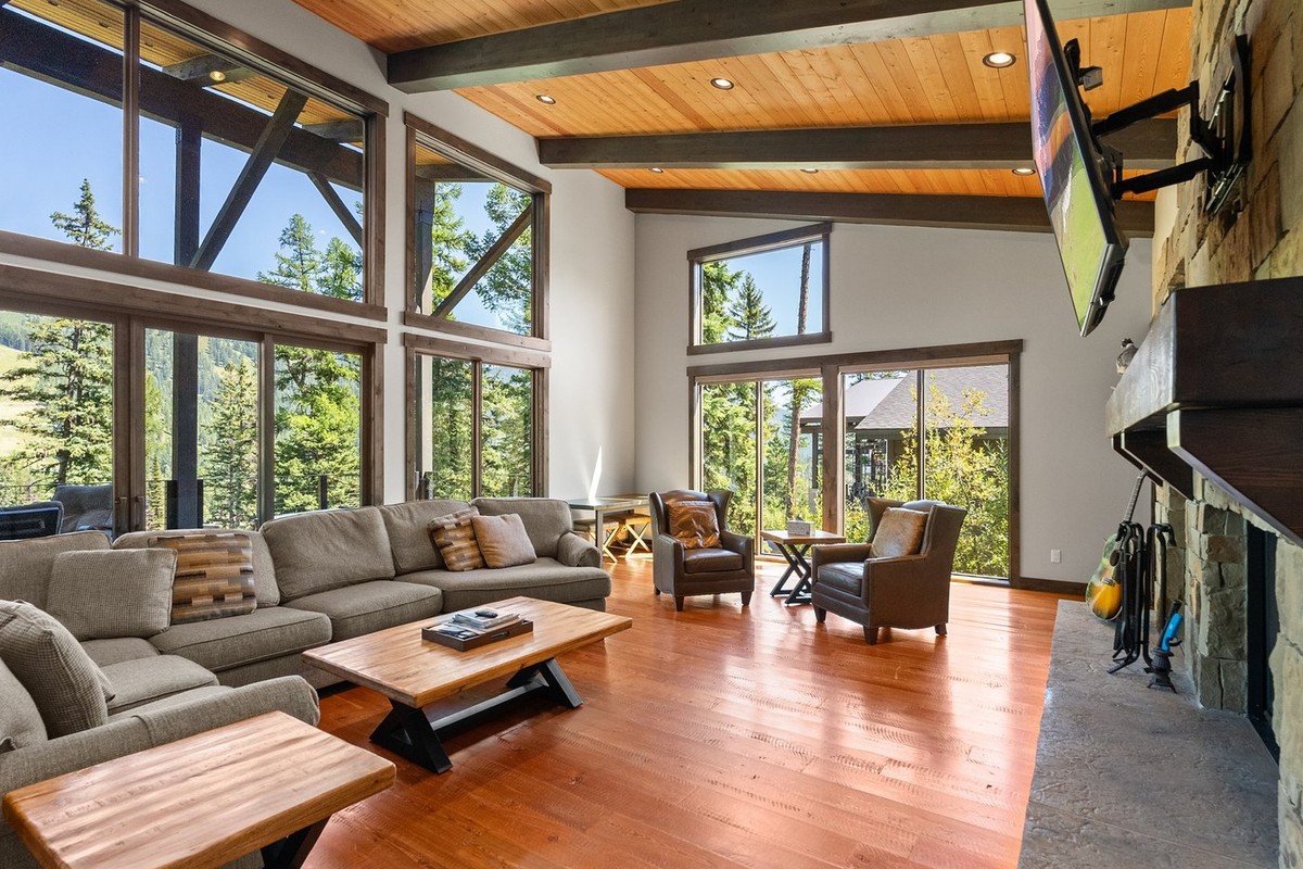 The Snow Ghost Chalet Luxury Ski-in/Ski-out 5BD 5.5BA home